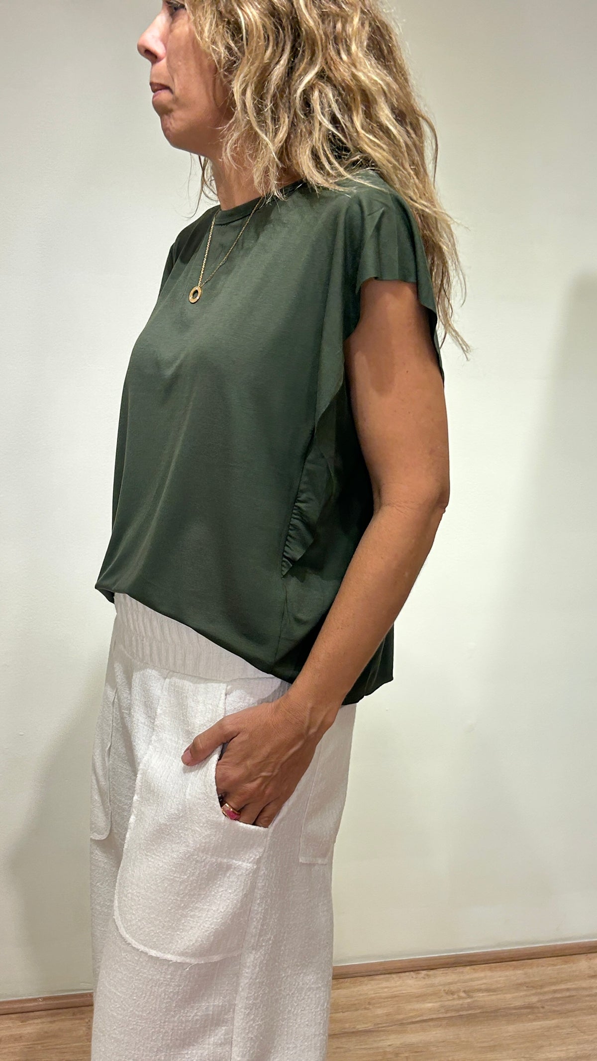 Blusa com Babado Feminina em Viscose com Elastano