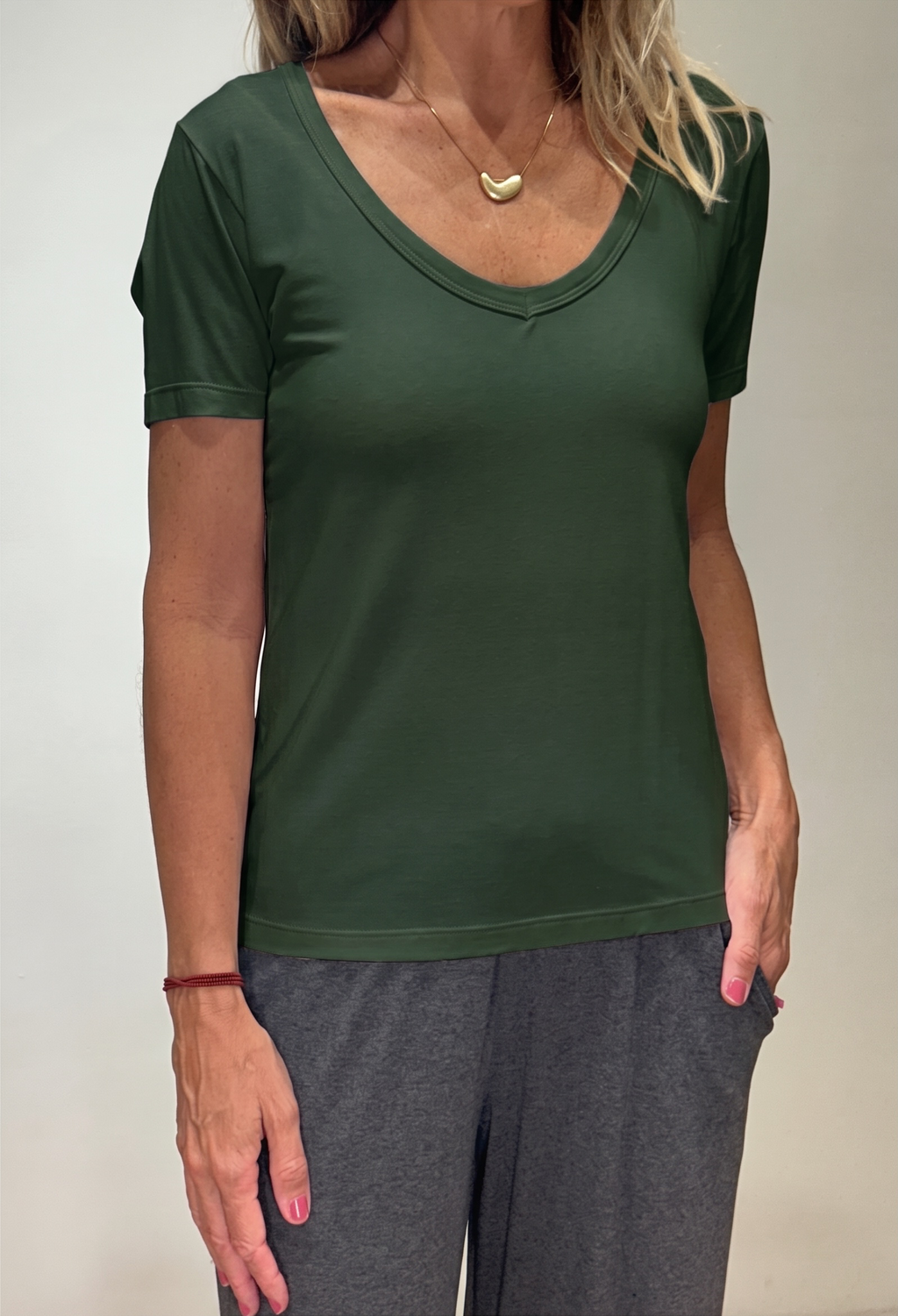 Camiseta Feminina Decote V em Viscolycra