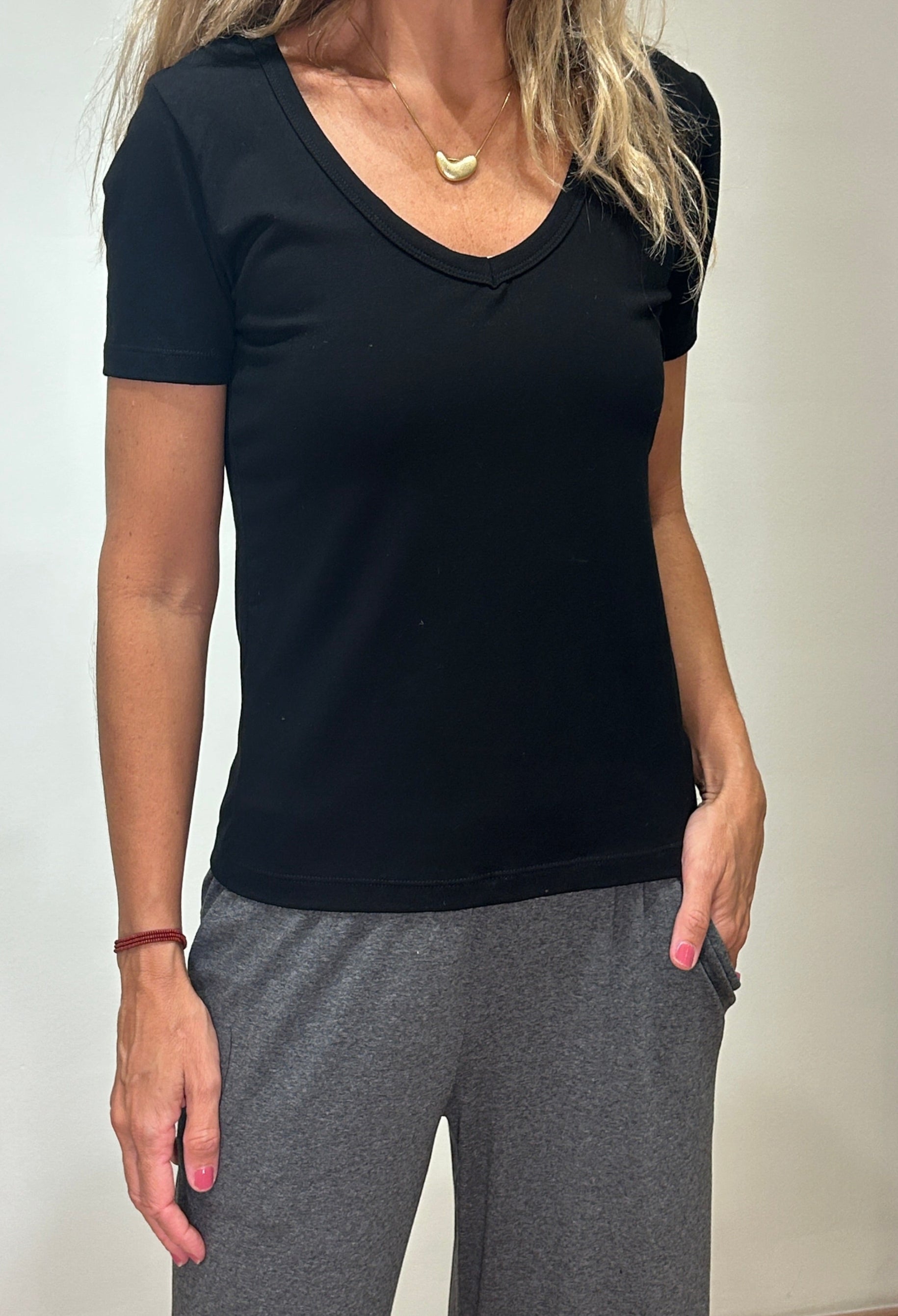Camiseta Decote V Básica