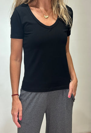 Camiseta Decote V Básica